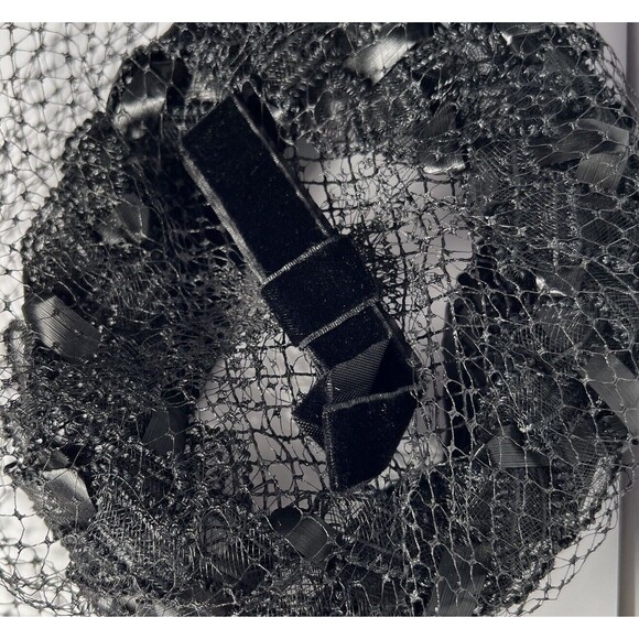 Vintage Women's Black Face Netting Weaved Pillbox Hat USA Union Made HH207802 - Picture 3 of 16